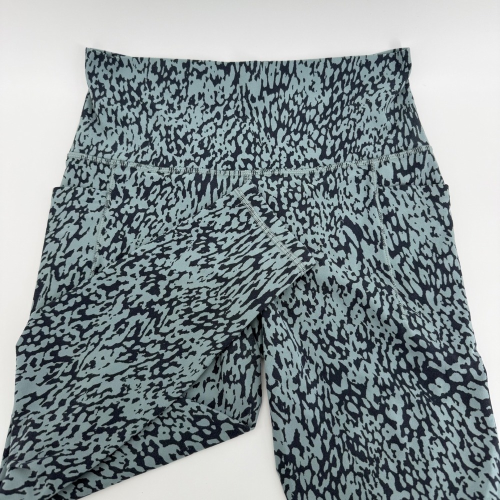 Athleta Salutation Stash Pocket II Printed 7/8 Tight Green Black Animal Print M